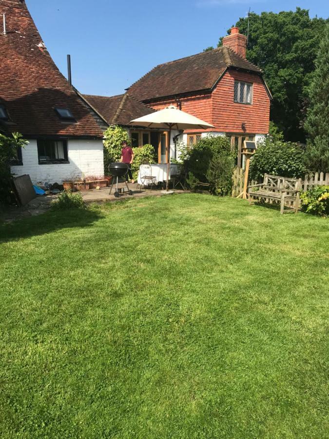Hurst Hill Dunsfold Exterior photo
